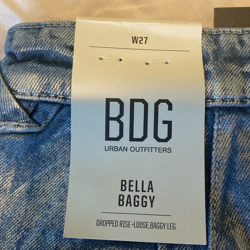 NWT BDG Bella Baggy Patch Pocket Silver Metallic Jeans. Size 27. Wide leg. - Picture 12 of 15